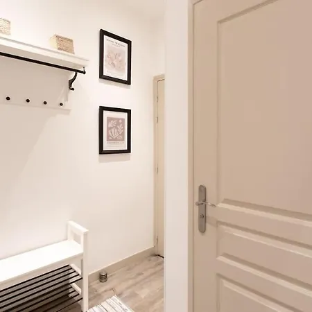 Lägenhet #44 Staywiz Us -1 Bdr Flat Cap Ac Balcony 5mins Walk To