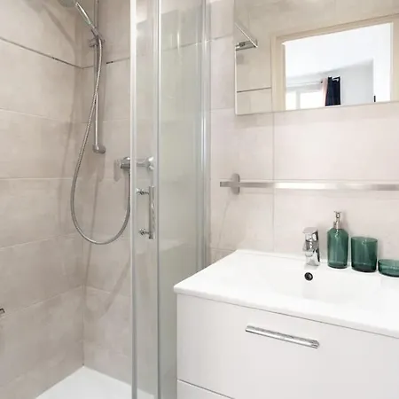 #44 Staywiz Us -1 Bdr Flat Cap Ac Balcony 5mins Walk To Apartament