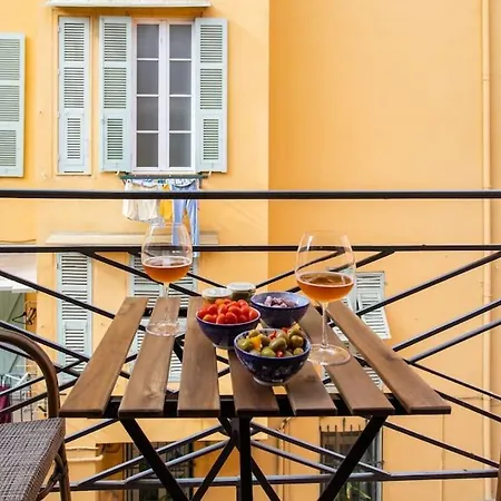 #44 1 Bdr Flat Cap Ac Balcony 5mins Walk To شقة *