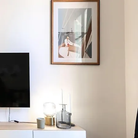 #44 1 Bdr Flat Cap Ac Balcony 5mins Walk To