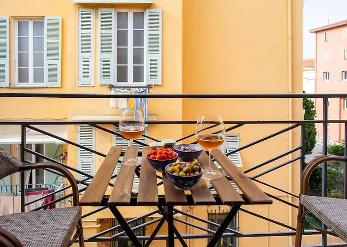 #44 Staywiz Us -1 Bdr Flat Cap Ac Balcony 5mins Walk To شقة *