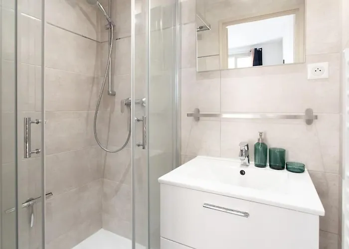 #44 Staywiz Us -1 Bdr Flat Cap Ac Balcony 5mins Walk To شقة